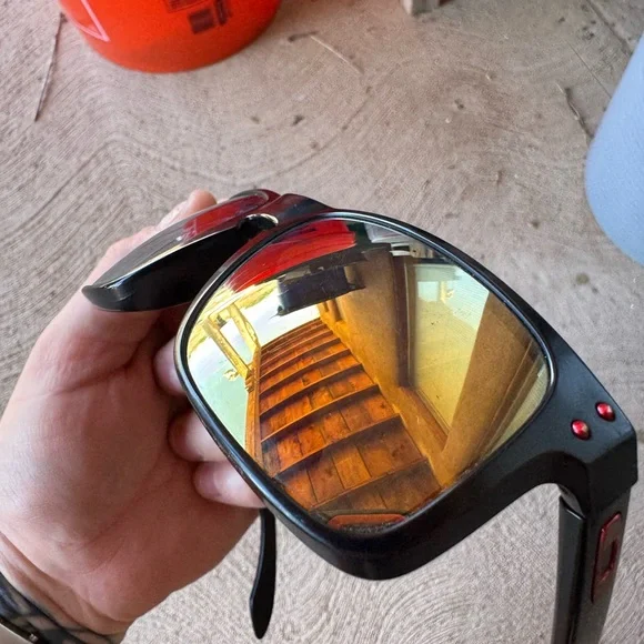 Oakley Holbrook - Picture 3 of 5